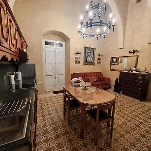Cozy Corner House In - Authentic! Valletta